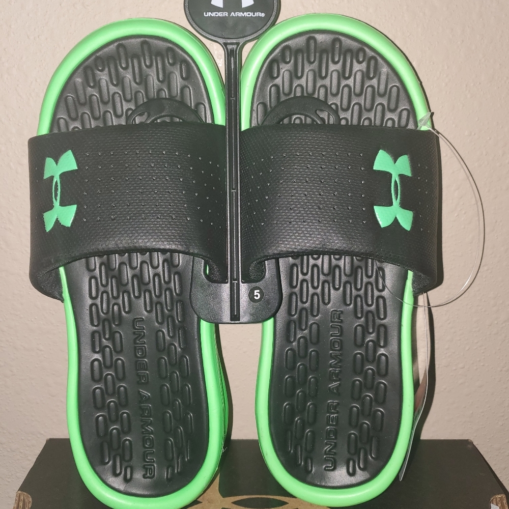 NWT Boys Under Armour slide sandals